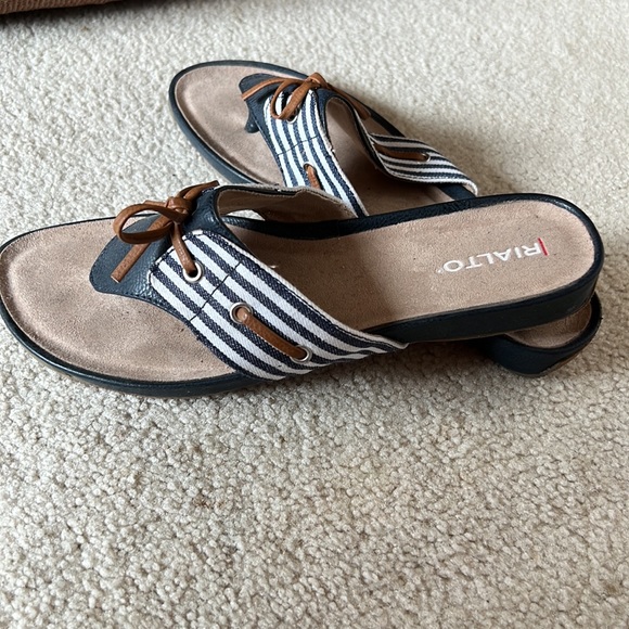 Navy blue and white striped flip flops sandals with bows women’s size 8.5 - Picture 2 of 10